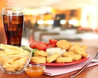 Минздрав планирует ограничить рекламу вредных продуктов на телевидении