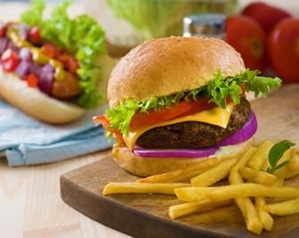 В Швейцарии будут продавать гамбургеры и фрикадельки с насекомыми