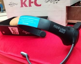 Сила мысли позволяет открыть коробку с курицей
