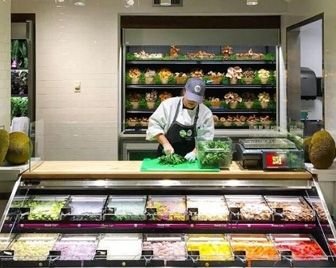 В Нью-Йорке работает «мясник», разделывающий фрукты и овощи